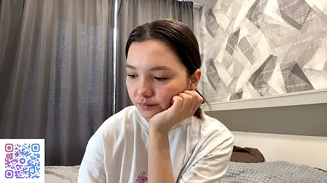 Snapshot of KiraVelvet chatting on 11-06-25, 08:04 KiraVelvet online show from 11-06-25, 08:04