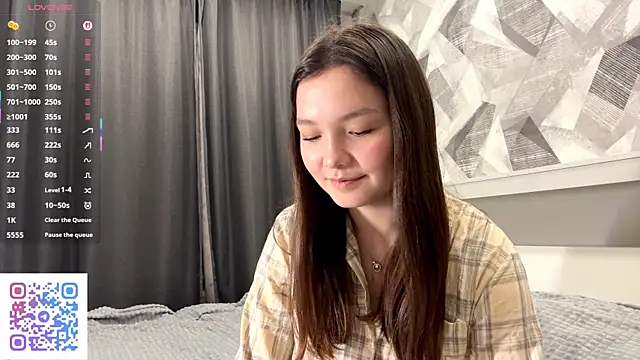 Snapshot of KiraVelvet chatting on 11-07-25, 04:07 KiraVelvet online show from 11-07-25, 04:07