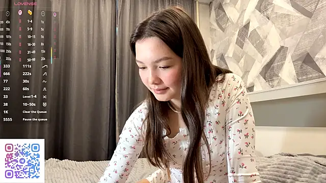 Snapshot of KiraVelvet chatting on 11-13-25, 12:15 KiraVelvet online show from 11-13-25, 12:15