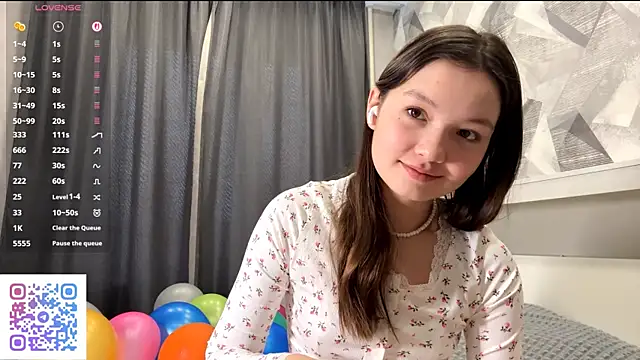 Snapshot of KiraVelvet chatting on 11-19-25, 09:31 KiraVelvet online show from 11-19-25, 09:31