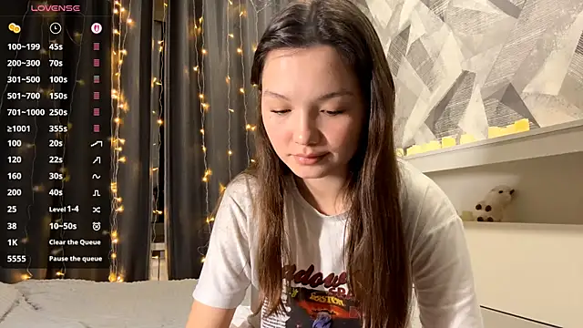 Snapshot of KiraVelvet chatting on 11-29-25, 06:11 KiraVelvet online show from 11-29-25, 06:11