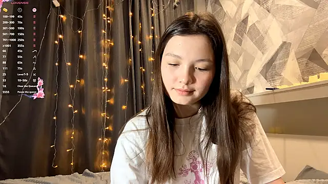 Snapshot of KiraVelvet chatting on 12-05-25, 11:08 KiraVelvet online show from 12-05-25, 11:08