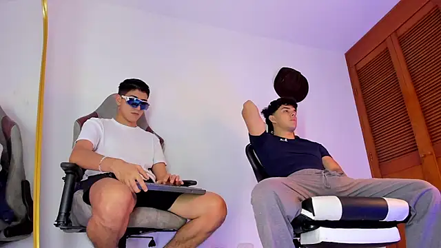 sotooliver3 online show from 10-17-25, 08:44