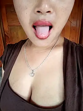 maycuc123 online show from 09-18-25, 12:23