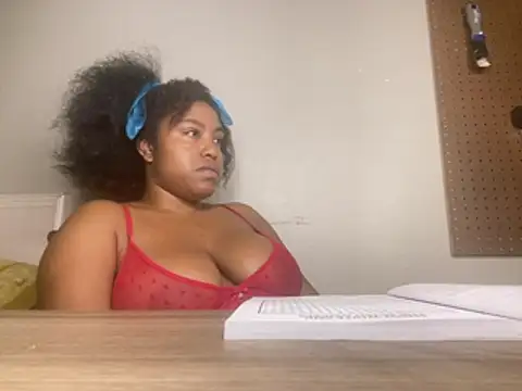 Snapshot of princesslivv chatting on 06-10-26, 03:18 princesslivv online show from 06-10-26, 03:18