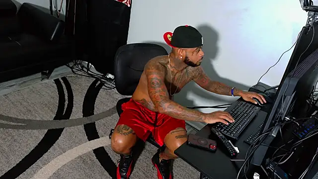 SLANGONDEMHOES online show from 11-23-25, 05:46