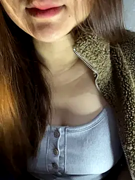 Snapshot of Hinne07 chatting on 12-17-25, 01:44 Hinne07 online show from 12-17-25, 01:44