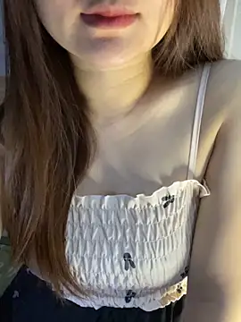 Snapshot of Hinne07 chatting on 12-23-25, 07:28 Hinne07 online show from 12-23-25, 07:28