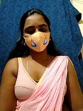 Snapshot of mini-queen chatting on 09-18-25, 06:32 mini-queen online show from 09-18-25, 06:32