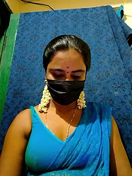 Snapshot of mini-queen chatting on 10-11-25, 07:34 mini-queen online show from 10-11-25, 07:34