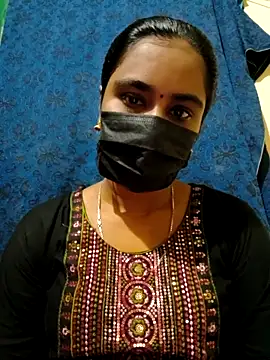 Snapshot of mini-queen chatting on 10-27-25, 06:12 mini-queen online show from 10-27-25, 06:12