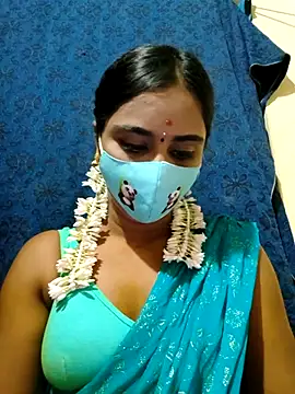 Snapshot of mini-queen chatting on 10-31-25, 01:56 mini-queen online show from 10-31-25, 01:56