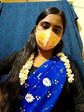 Snapshot of mini-queen chatting on 11-12-25, 08:26 mini-queen online show from 11-12-25, 08:26