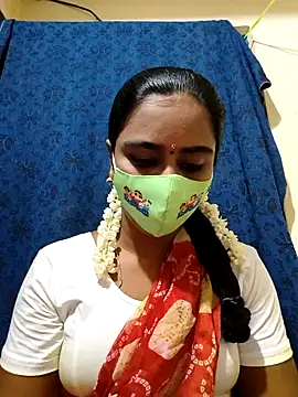 Snapshot of mini-queen chatting on 11-13-25, 08:24 mini-queen online show from 11-13-25, 08:24