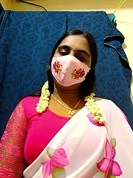 Snapshot of mini-queen chatting on 01-09-26, 12:52 mini-queen online show from 01-09-26, 12:52