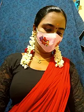 Snapshot of mini-queen chatting on 01-12-26, 01:05 mini-queen online show from 01-12-26, 01:05