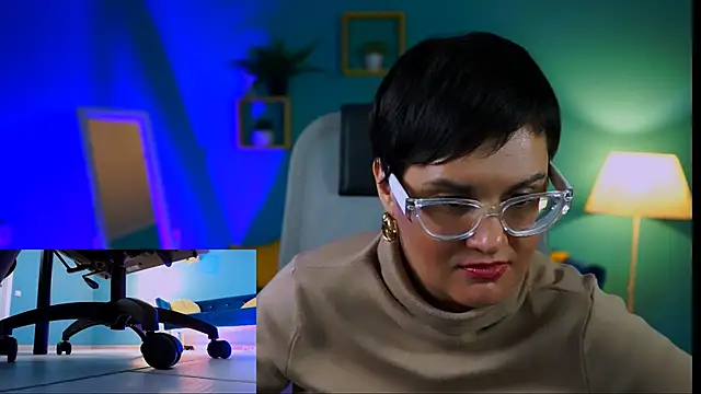 LauraDavidsons online show from 11-30-25, 04:11