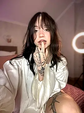 YourLittleDevil online show from 10-10-25, 01:21