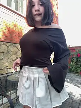 Snapshot of YourLittleDevil chatting on 06-18-26, 06:35 YourLittleDevil online show from 06-18-26, 06:35