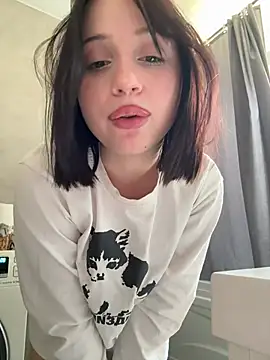 Snapshot of YourLittleDevil chatting on 06-27-26, 12:22 YourLittleDevil online show from 06-27-26, 12:22