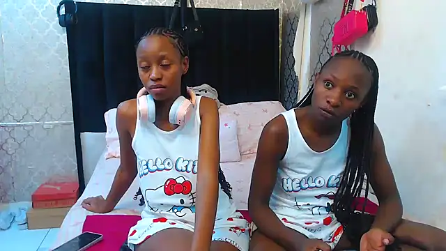 SexyPetitex25 online show from 10-19-25, 07:58