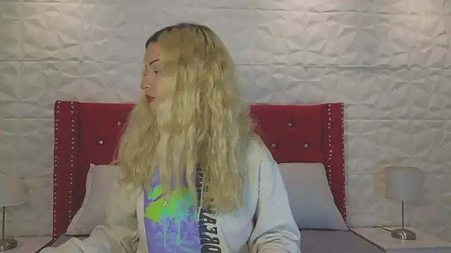 Lucy n pink online show from 10-10-25, 07:35