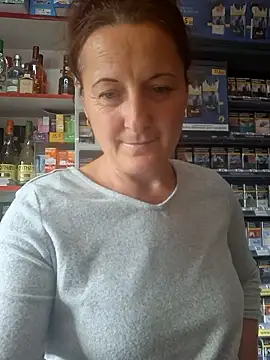 Snapshot of Fluturas2 chatting on 09-17-25, 01:57 Fluturas2 online show from 09-17-25, 01:57