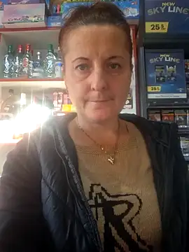 Snapshot of Fluturas2 chatting on 10-16-25, 01:56 Fluturas2 online show from 10-16-25, 01:56