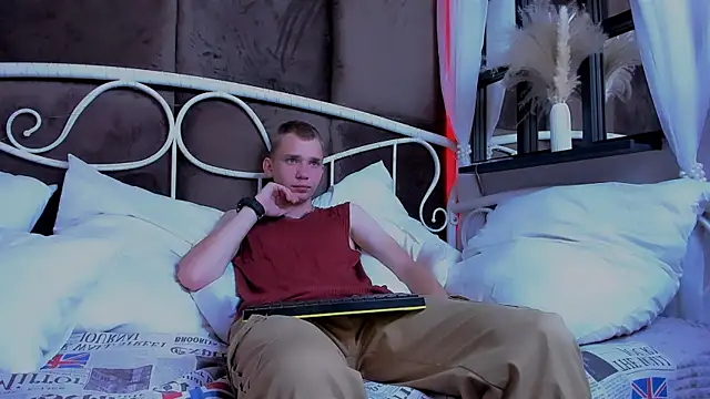 Snapshot of TimBlaks chatting on 09-15-25, 03:45 TimBlaks online show from 09-15-25, 03:45