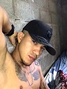 Snapshot of tattoos22 chatting on 10-29-25, 01:46 tattoos22 online show from 10-29-25, 01:46