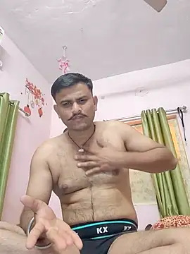 Snapshot of Frvgggghh chatting on 12-18-25, 08:20 Frvgggghh online show from 12-18-25, 08:20