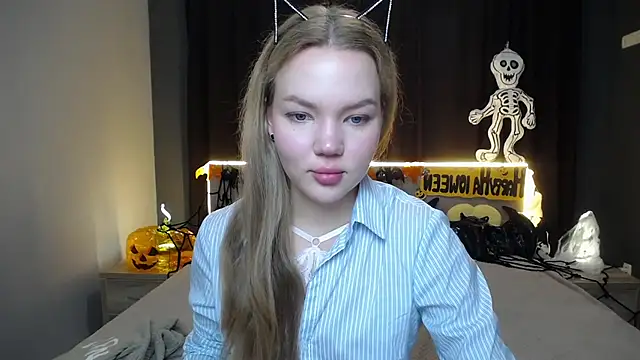Snapshot of StellaLight chatting on 10-20-25, 12:16 StellaLight online show from 10-20-25, 12:16
