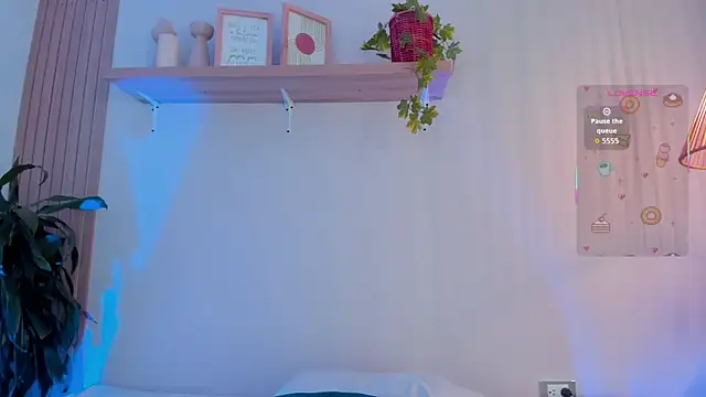 Snapshot of Cristalfoxy_ chatting on 11-24-25, 07:46 Cristalfoxy online show from 11-24-25, 07:46