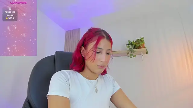 Cristalfoxy  online show from 01-12-26, 07:52