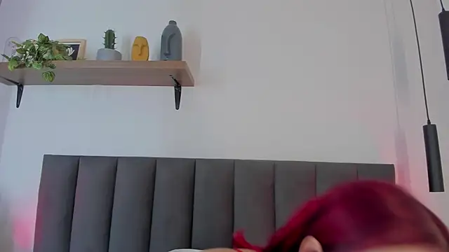 Snapshot of Cristalfoxy_ chatting on 05-16-26, 07:34 Cristalfoxy online show from 05-16-26, 07:34