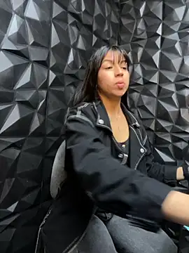 lil charme online show from 10-04-25, 06:06