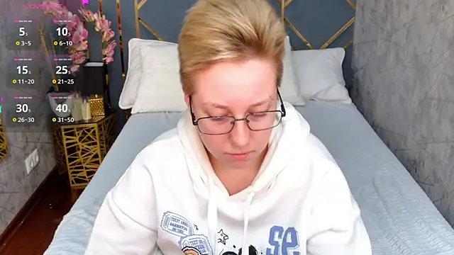 AlexandraGreen online show from 10-21-25, 03:57