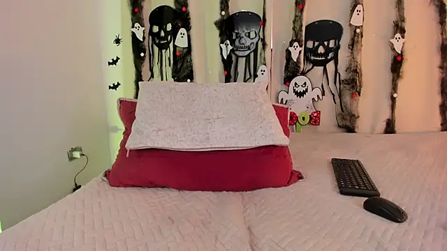 Snapshot of mrhot_night chatting on 10-19-25, 10:54 mrhot night online show from 10-19-25, 10:54