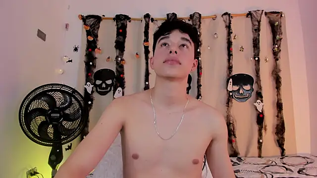 Snapshot of mrhot_night chatting on 10-22-25, 11:37 mrhot night online show from 10-22-25, 11:37