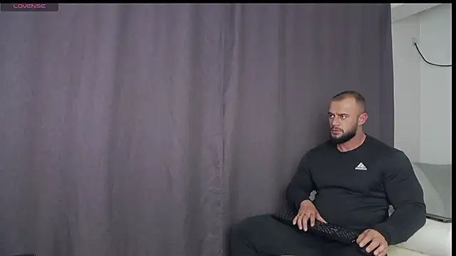 Snapshot of RickyMiami1 chatting on 10-12-25, 07:02 RickyMiami1 online show from 10-12-25, 07:02