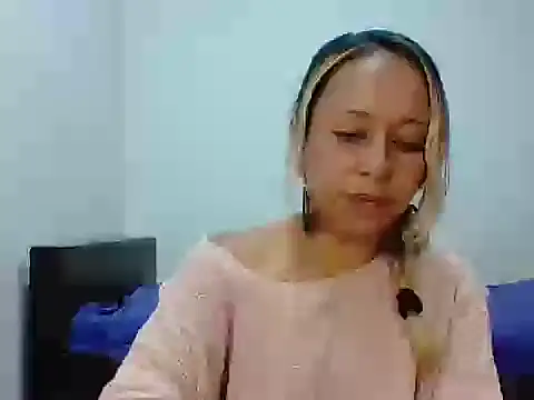 Snapshot of leah_susman chatting on 10-10-25, 02:21 leah susman online show from 10-10-25, 02:21