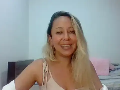 Snapshot of leah_susman chatting on 10-30-25, 01:40 leah susman online show from 10-30-25, 01:40