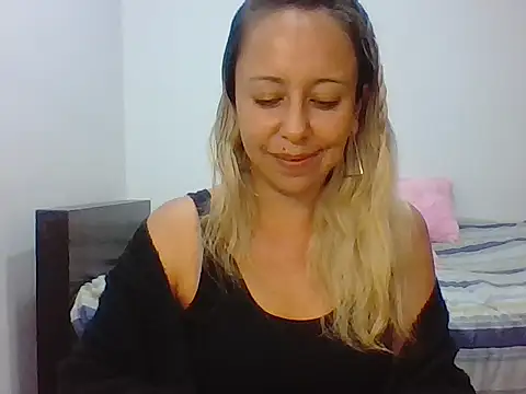 Snapshot of leah_susman chatting on 11-01-25, 02:02 leah susman online show from 11-01-25, 02:02