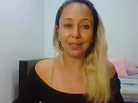 Snapshot of leah_susman chatting on 11-12-25, 01:28 leah susman online show from 11-12-25, 01:28