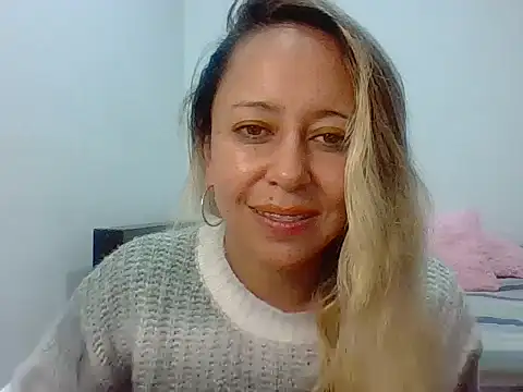 Snapshot of leah_susman chatting on 11-13-25, 02:10 leah susman online show from 11-13-25, 02:10