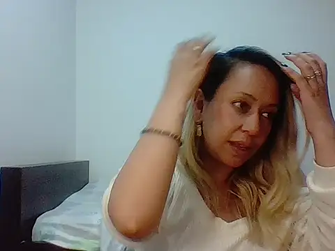 Snapshot of leah_susman chatting on 12-02-25, 02:50 leah susman online show from 12-02-25, 02:50