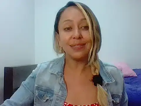 Snapshot of leah_susman chatting on 12-04-25, 02:21 leah susman online show from 12-04-25, 02:21