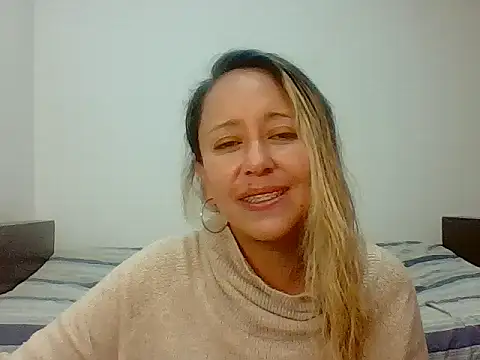Snapshot of leah_susman chatting on 12-16-25, 11:48 leah susman online show from 12-16-25, 11:48