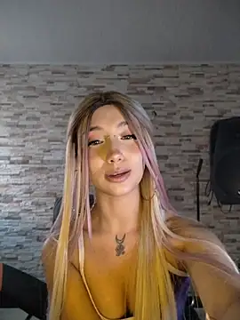 Snapshot of Ella_rr chatting on 04-24-26, 10:34 Ella rr online show from 04-24-26, 10:34
