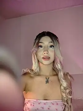 Snapshot of Ella_rr chatting on 05-08-26, 02:50 Ella rr online show from 05-08-26, 02:50